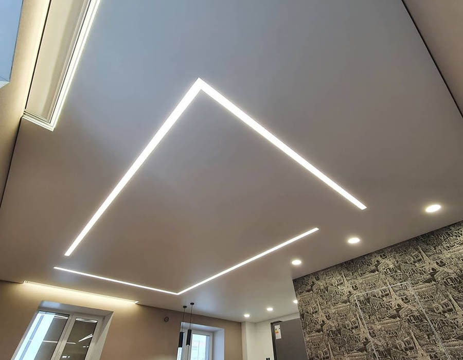 световые линии на натяжном потолке